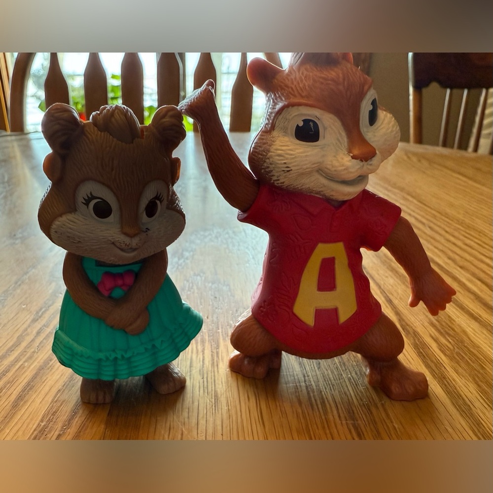 Set of 2 Alvin and the Chipmunks "Chipwrecked" Happy Meal Toys